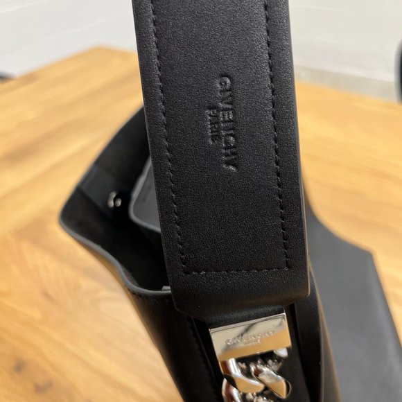 Black Leather Shoulder Bag - Givenchy *Replica* - Picture 8 of 8